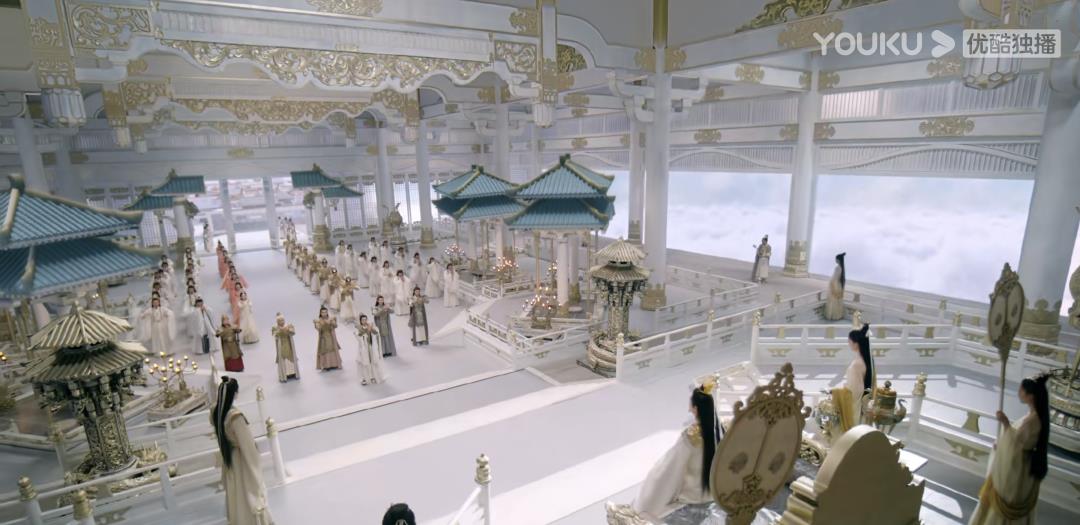 (上为《沉香如屑》,下为《香蜜》)多说一句,现在仙侠剧除了"共用"宫殿