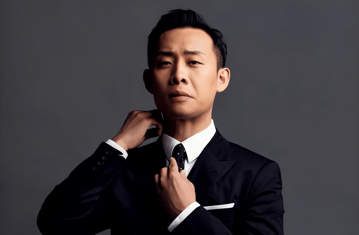 张译建军节晒军装照,感恩十年军旅生涯,此前百花奖感言饱受争议_照片