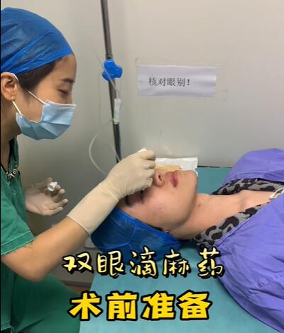 成都18岁小伙全飞秒摘镜后,回归高颜值!