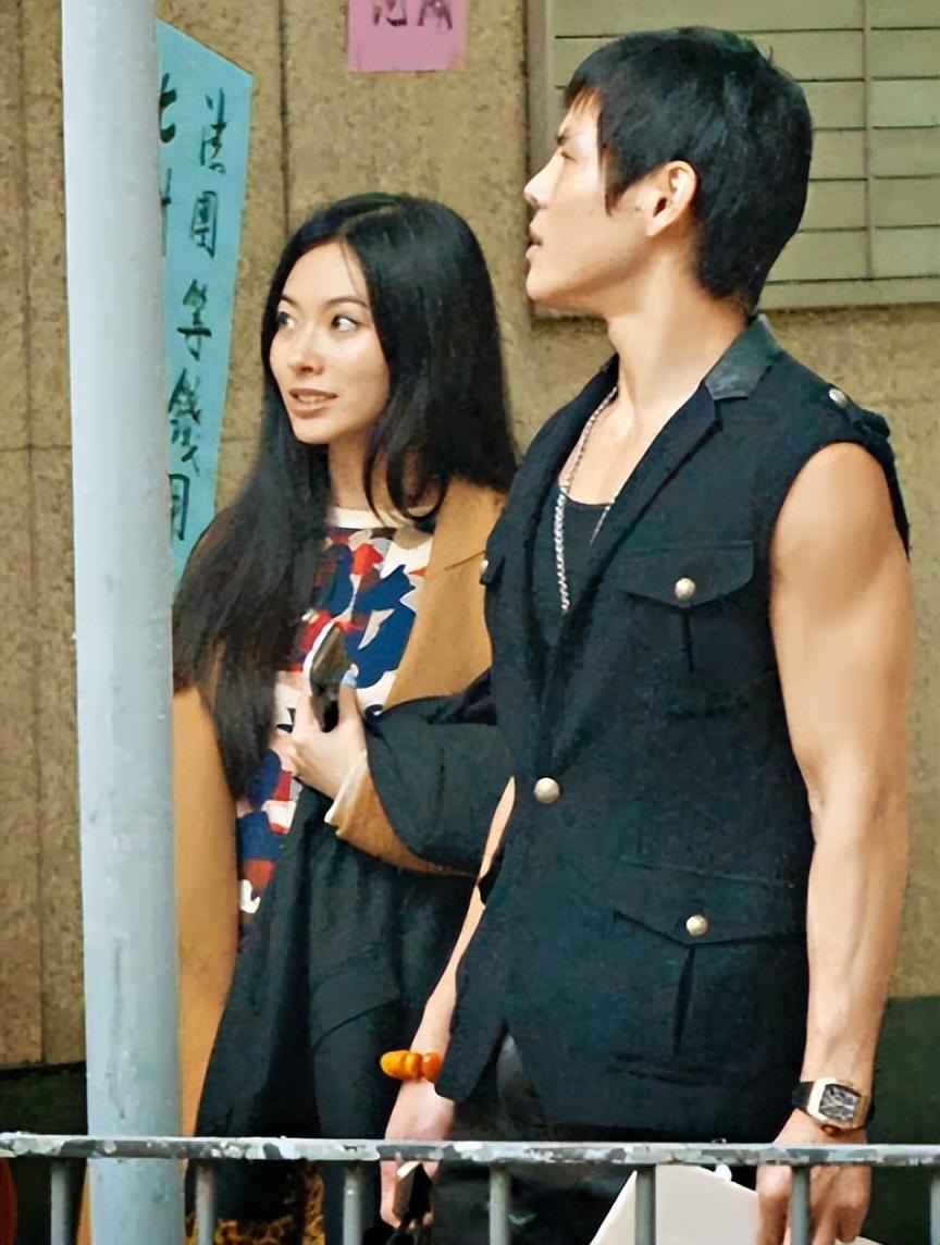 气疯向太,让向佐疯狂迷恋,两度嫁入豪门的黄婉佩,手段太高明_陈靖