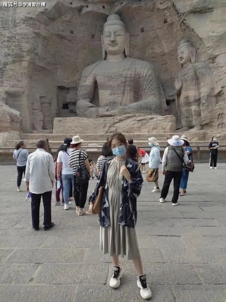 “如何把照片里的路人p掉?哈哈哈这是什么人工智障!!”