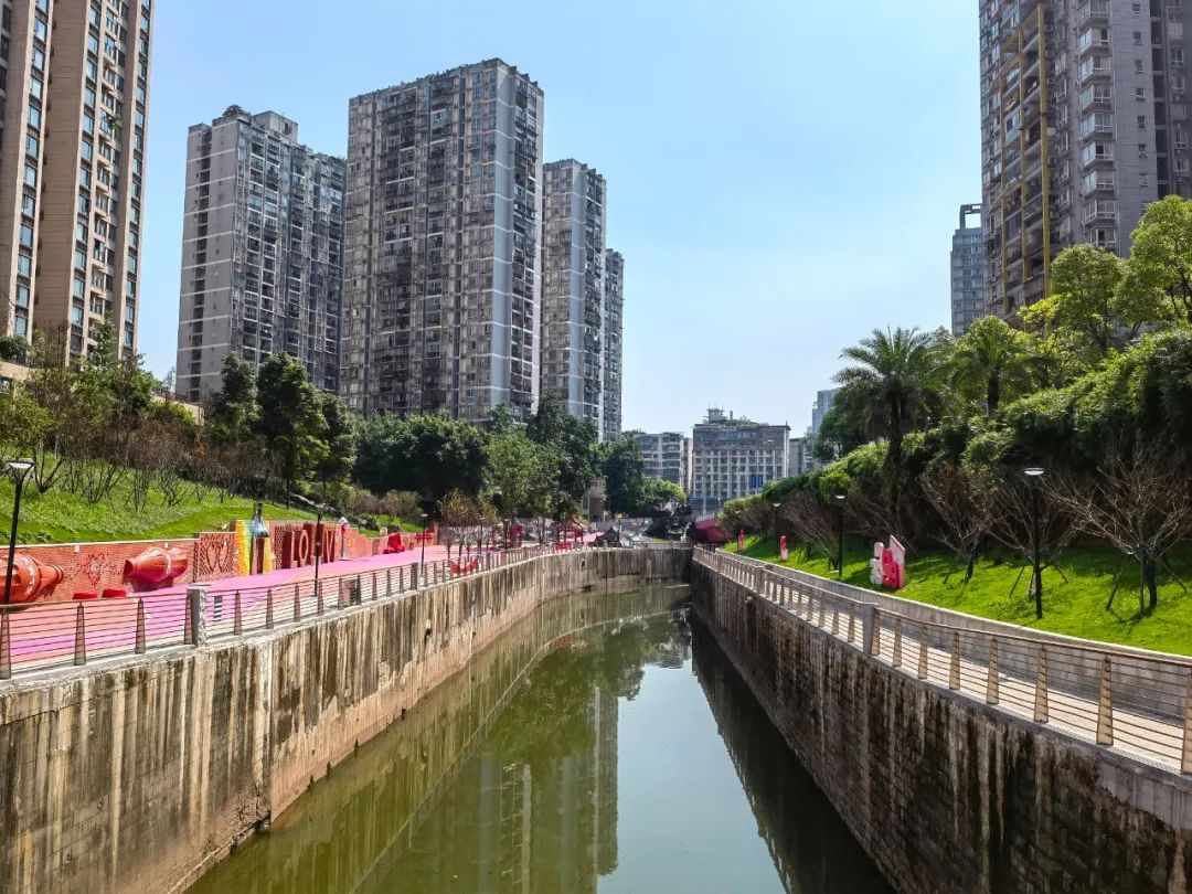 火速围观重庆首个爱情主题亲水步道七彩爱情谷七夕开街