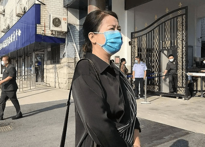 金果儿说姚爸是伙夫,杜粉质疑许妈身份,春姐对大娘失望透顶_jun_团队