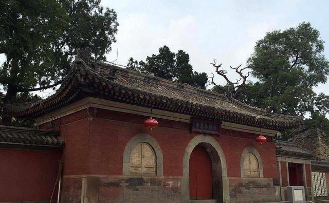 北京最神秘寺庙：不受香火不做道场不开庙门，却可以维持500多年