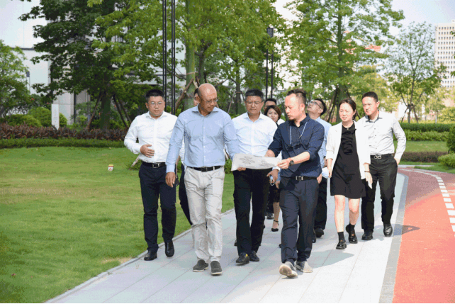 陈军总从下飞机那一刻起便直奔项目,在绿地香港首席运营官,湾区公司总