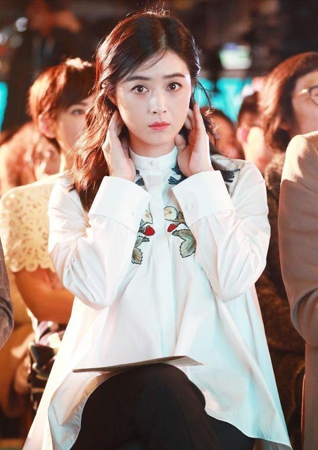 身材好能有多大魅力瘦下来的蒋欣告诉你穿白衬衫有校园感