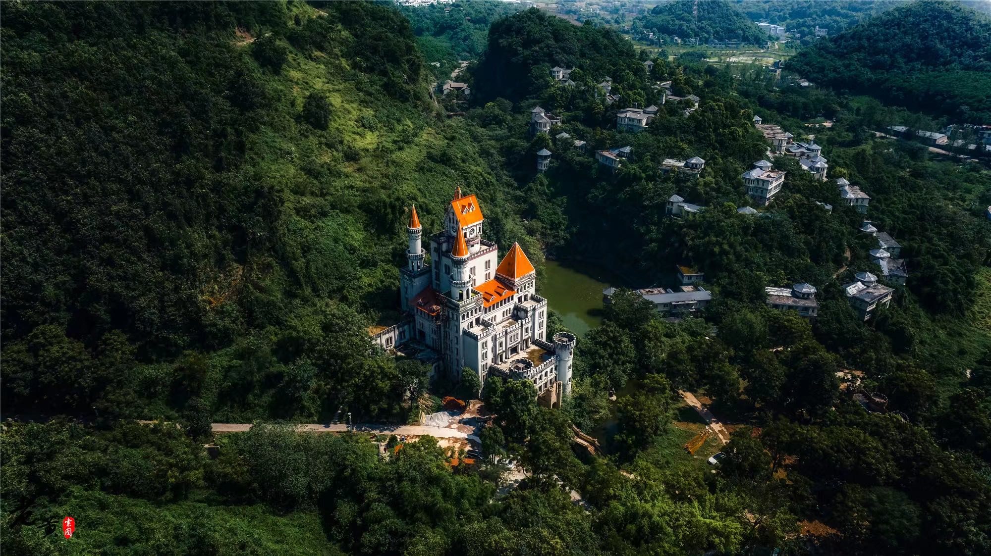 天蕴霸下意城堡康养中心未来将落地中梁山启幕颐养新蓝图