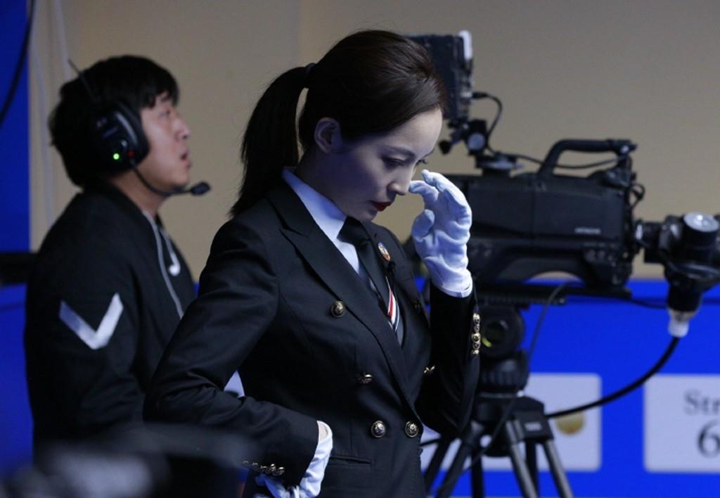 她是台球领域的高冷女神,18岁成为台球裁判_钟瑶_比赛_cba