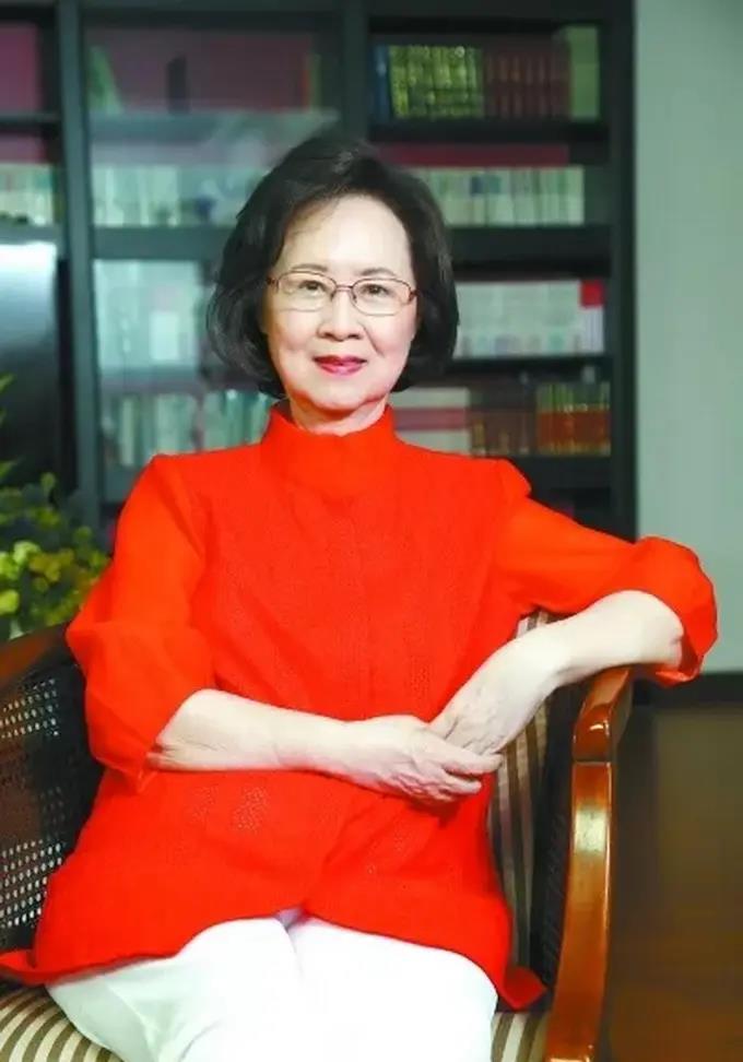 琼瑶84岁,还在相信爱情_平鑫涛_可园_梅花烙