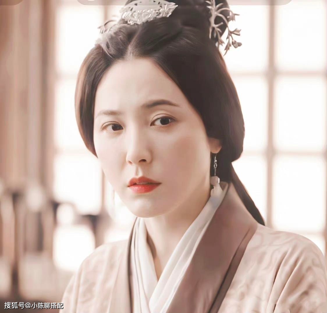 星汉灿烂中的长辈们的美貌有多绝,征服用户审美,躲过了网暴_彭杨_剧中