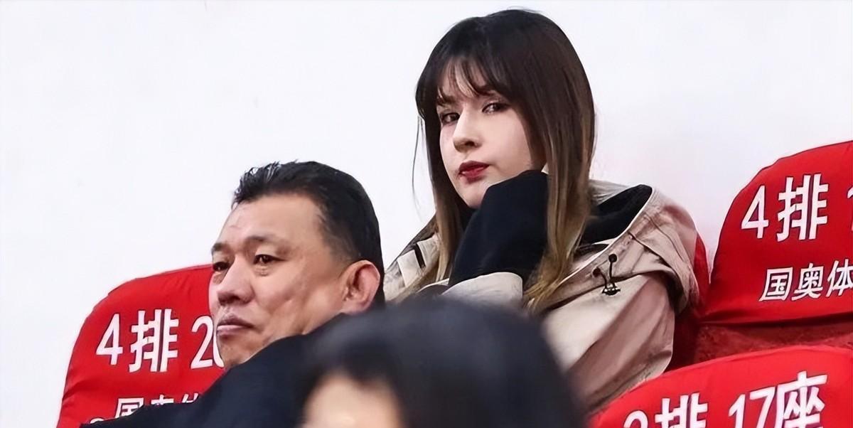 新疆主帅阿迪江,老婆50多岁气质依旧,女儿阿迪娜好美_广东_北京_青岛