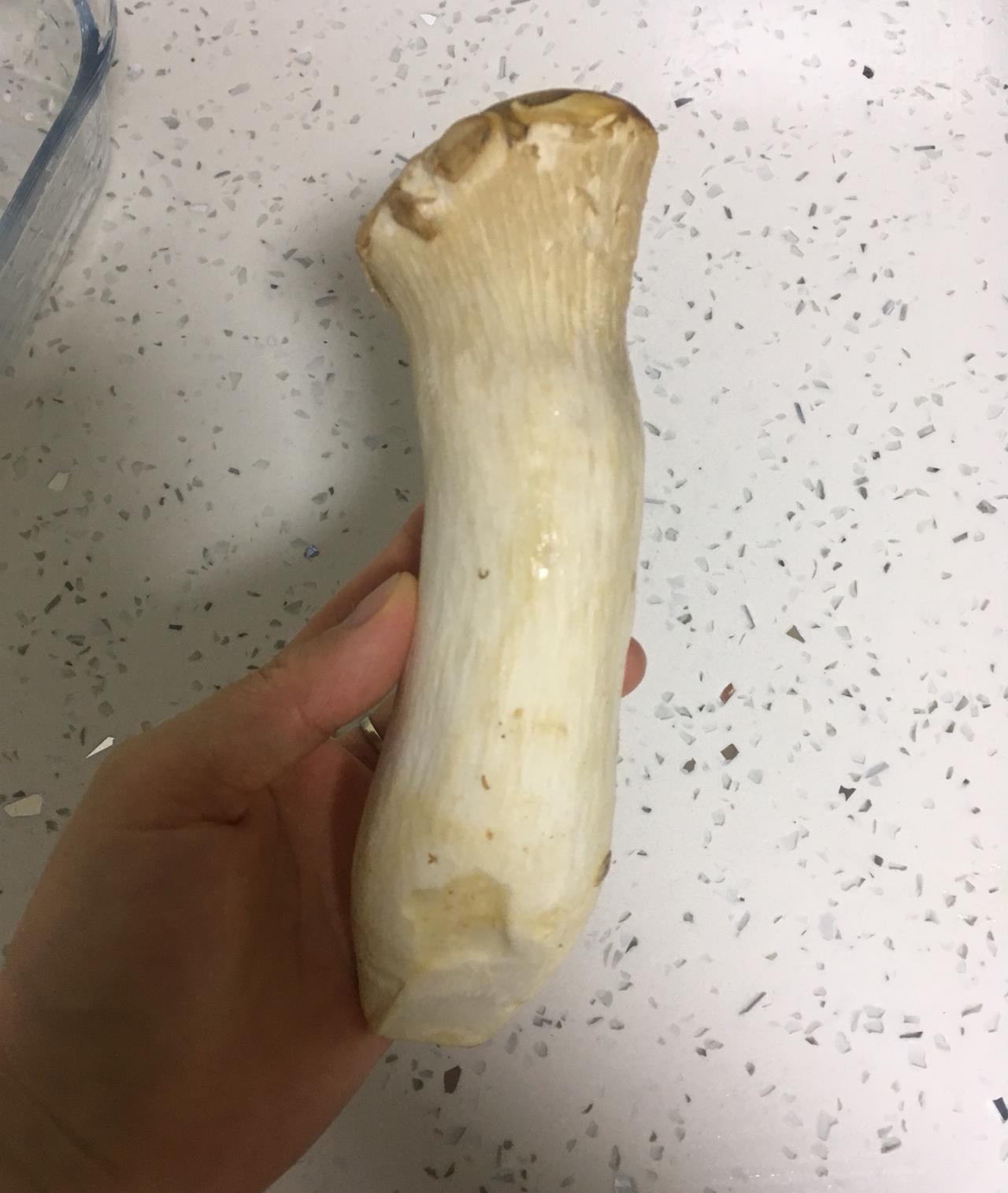 原创煸炒大腿菇虽然做法简单味道却比肉还好吃