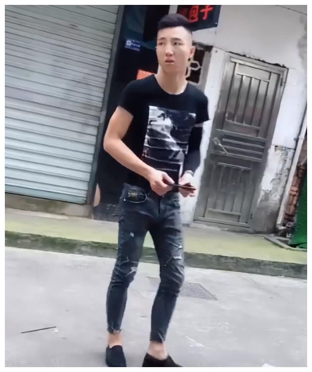 男生这样穿三天都找不到工作网友小炮头豆豆鞋哪个老板敢请