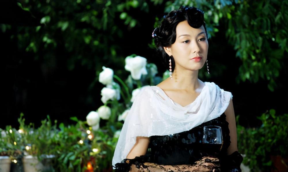 朱茵官宣新电影《雨打芭蕉》杀青,她还是当年那个紫霞仙子!