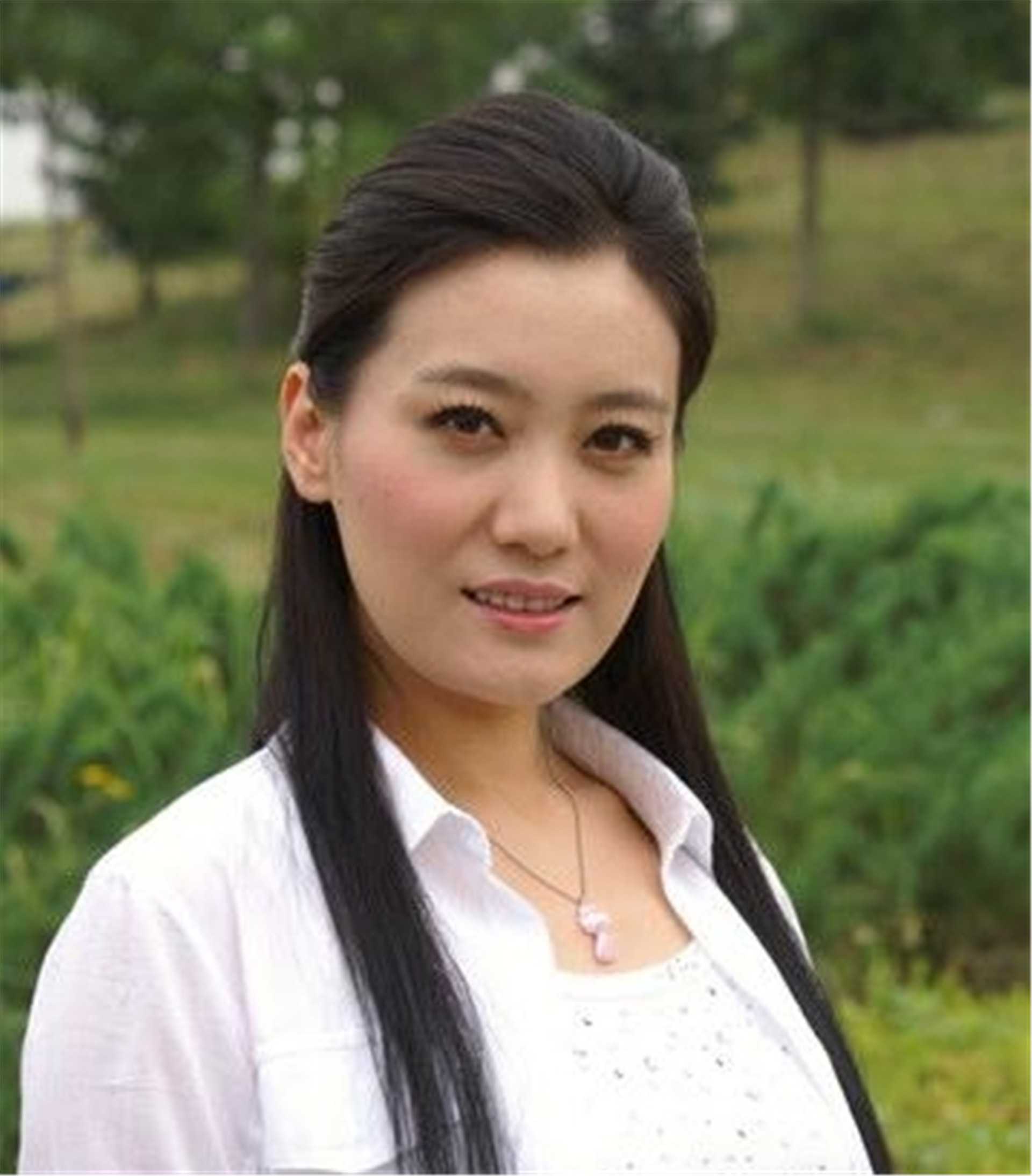 她是著名歌唱家,优秀演员,上过12次舞台,老公背景更不一般_谭晶_小