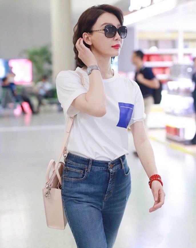 陈数白t牛仔裤穿出高级感,时尚的衣袋超显眼,一点看不出41岁_气质