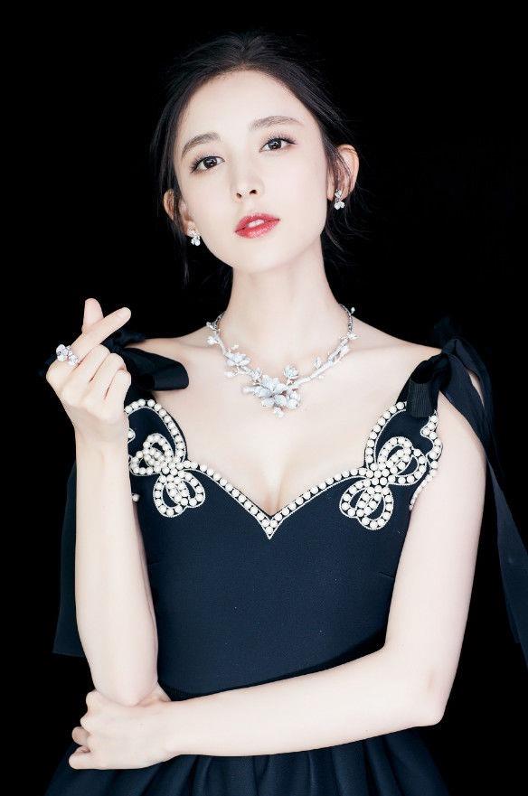 古力娜扎究竟有多美,穿上这一身让人挪不开,简直是让人罕见_显得_感觉