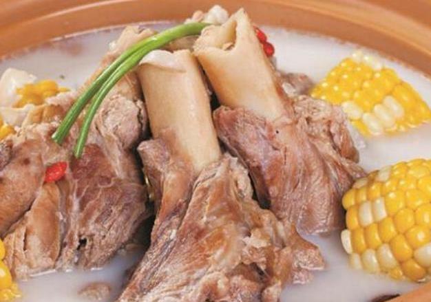 大厨教你炖大骨汤,一学就会,在家炖出汤白味浓的骨头汤!