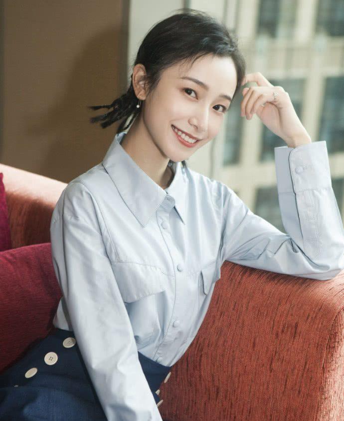 "明玉"姜梓新一条裙子美不够了,非要穿两条,效果真的不一样_感觉_衬衫