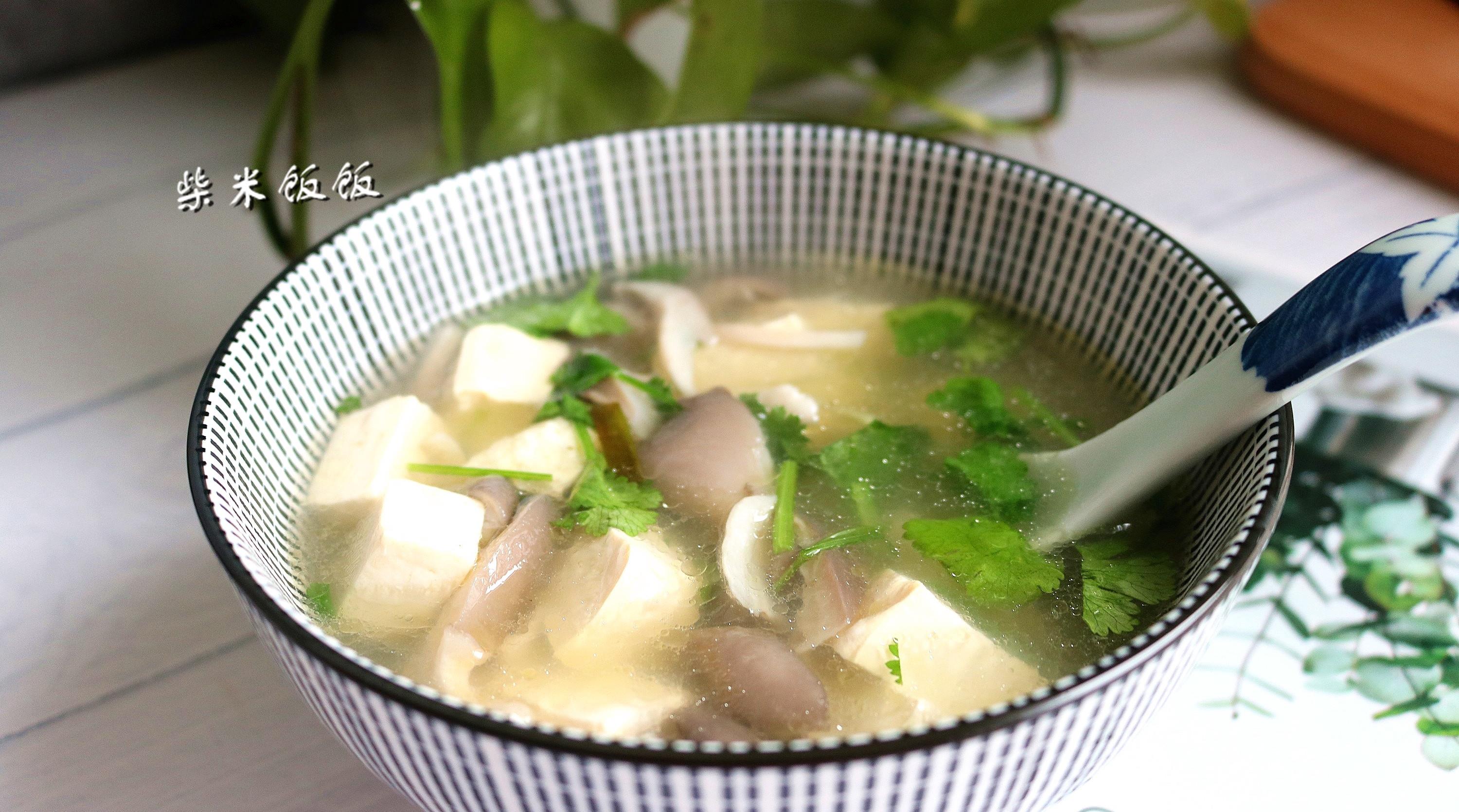 鲜美好喝,营养丰富,多吃还不会长胖的一款汤,那就是这道蘑菇豆腐汤