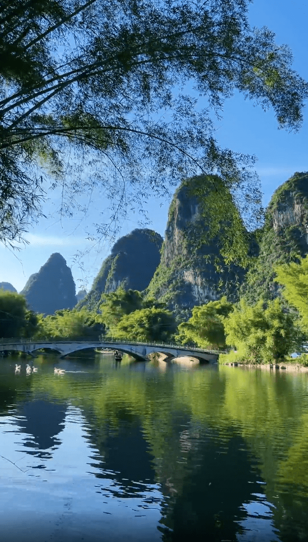 遇山薌舍夏天的桂林山水帶著藍天白雲畫中行走美呆了