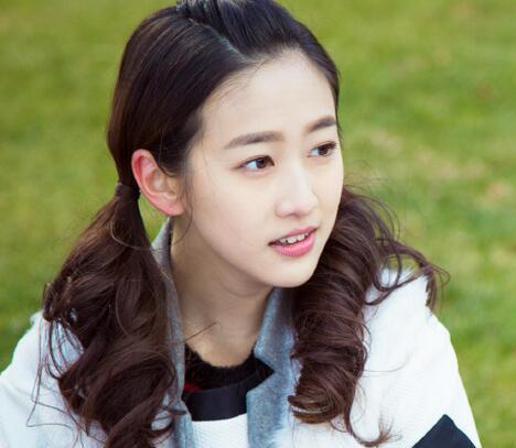 当时剧里面方珍妮的扮演者是梁婧娴,她仅仅是严莉莉的一个小跟班,现实