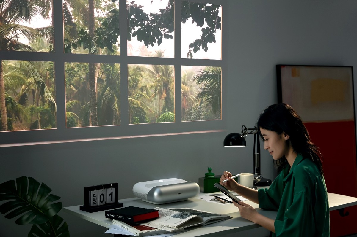 被新华社高度评价的坚果,推出新品O1S超短焦投影,值得买吗?