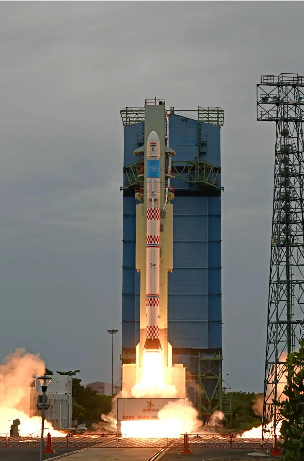 火箭,自印度斯里赫里戈达岛萨迪什·达万航天中心1号发射工位点火发射