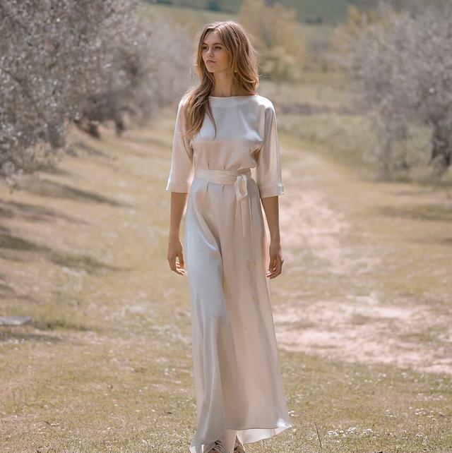 荷兰模特liekevanderhoorn,一位具有东,西方之美的漂亮小姐姐_身材