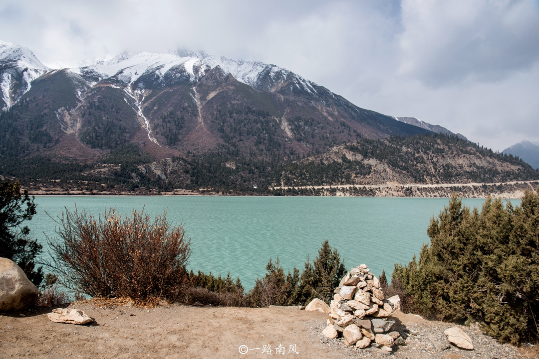 西藏第三大城市昌都市，面积比三个海南省还要大，这个湖美似屏保