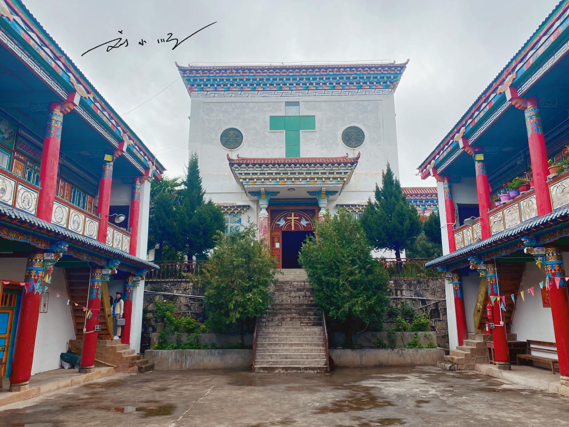 实拍昌都“盐井天主教堂”，建筑风格很有特色，在西藏独一无二