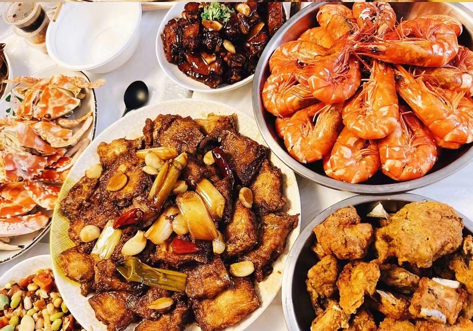 关晓彤晒年夜大餐,全是美味大菜,网友表示太豪华,看馋了_菜品_梭子蟹
