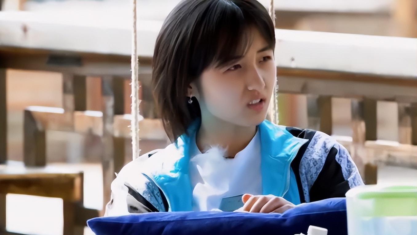 谈恋爱的张子枫,大概从来没有想过自己的人气会因为一个男人而消失