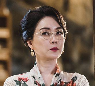 金正兰这次在《九尾狐传》饰演「夺衣婆」,她是三途川守门人,阎罗王的