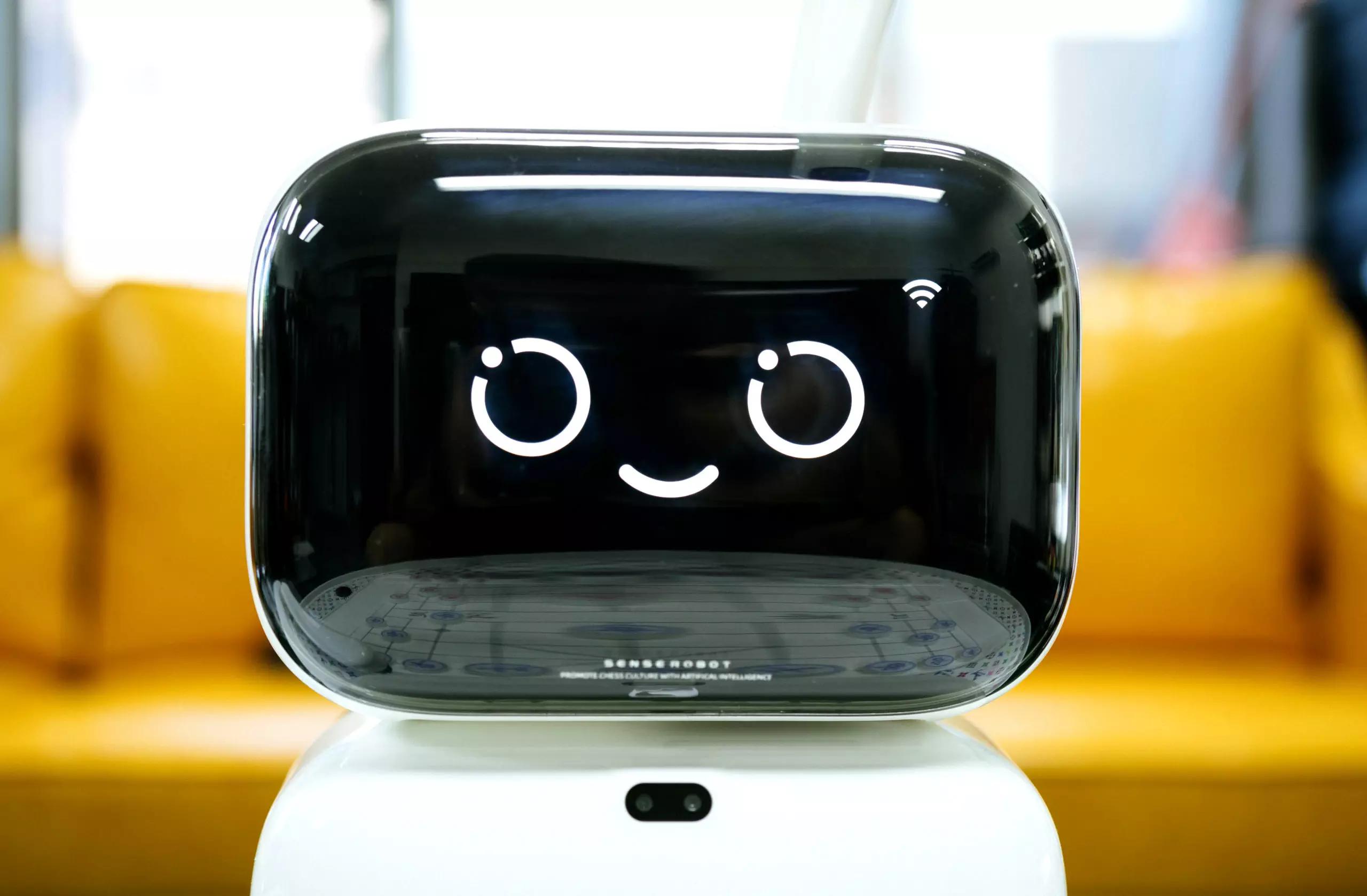 商汤科技 x 元萝卜 ai下棋机器人 开屏logo元萝96ai下棋机器人,外观