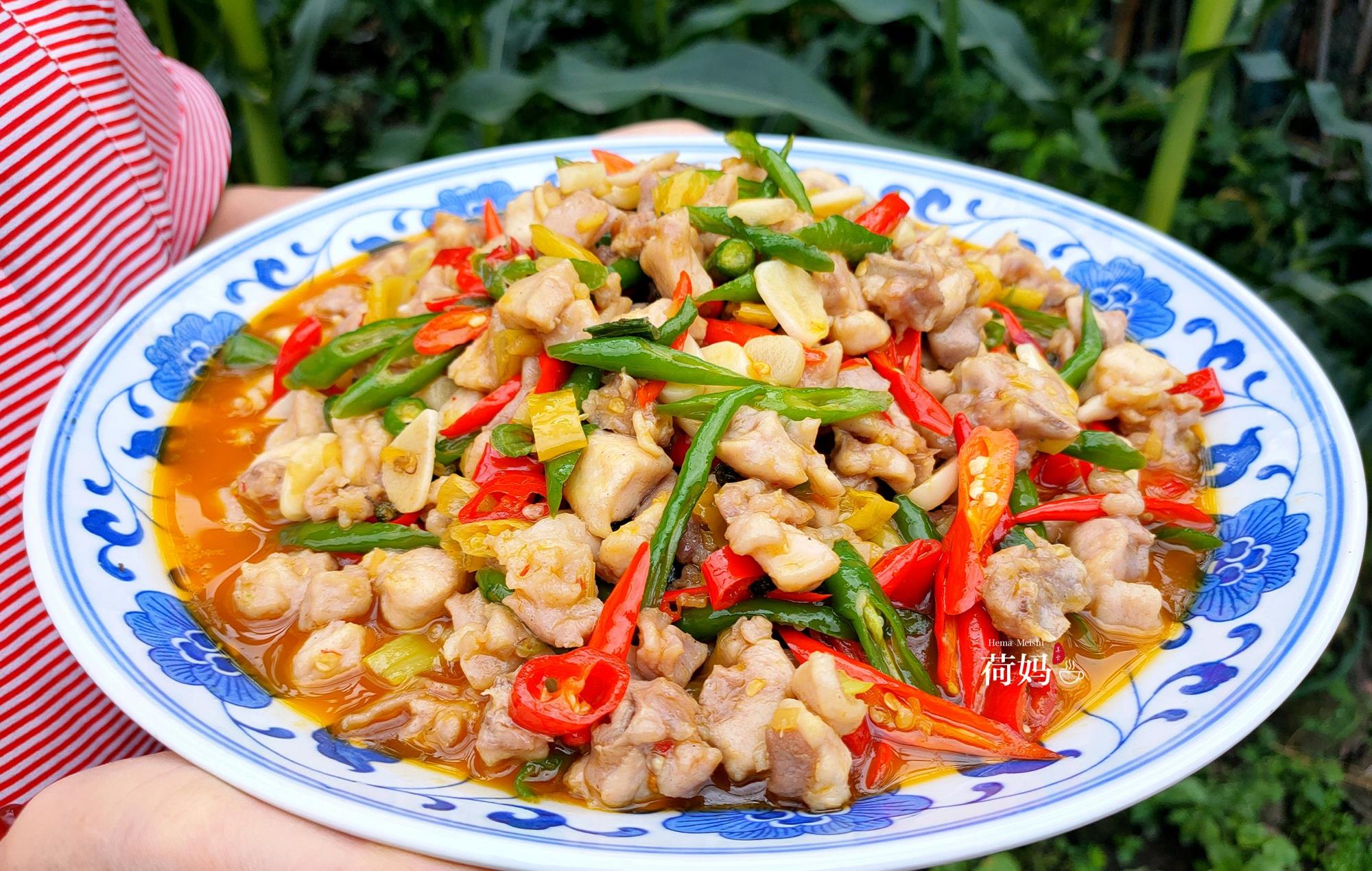 川妹儿教你做泡椒兔,鲜香麻辣过瘾,一次3斤不够吃_兔肉_兔子_时候