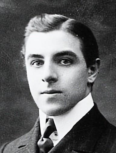 这本是个合理的要求,但派拉蒙的高层舒伯格却告诉她:"要么自己辞职,要