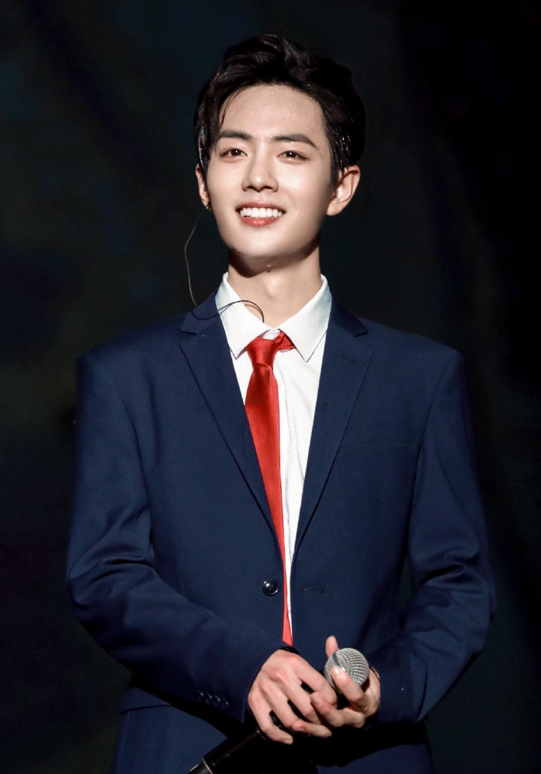 肖战外公被爆去世,好友王竟力怒斥网友:你们吃的瓜是血色的_的攻击