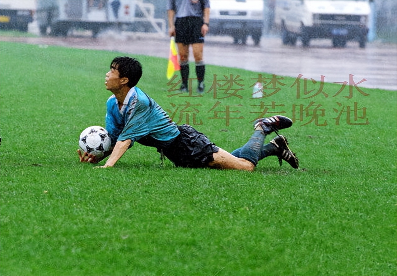 26年前今天甲a大連萬達主場雨戰3-2力挫天津,3人染紅!