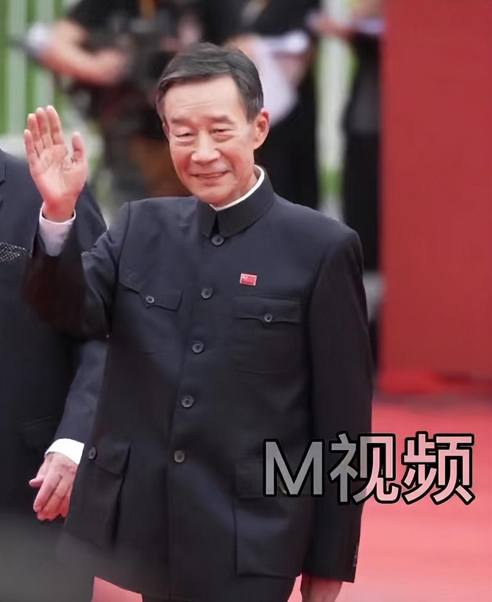 北京国际电影节星光熠熠:葛优隔空闲聊,李雪健中山装造型气场强大