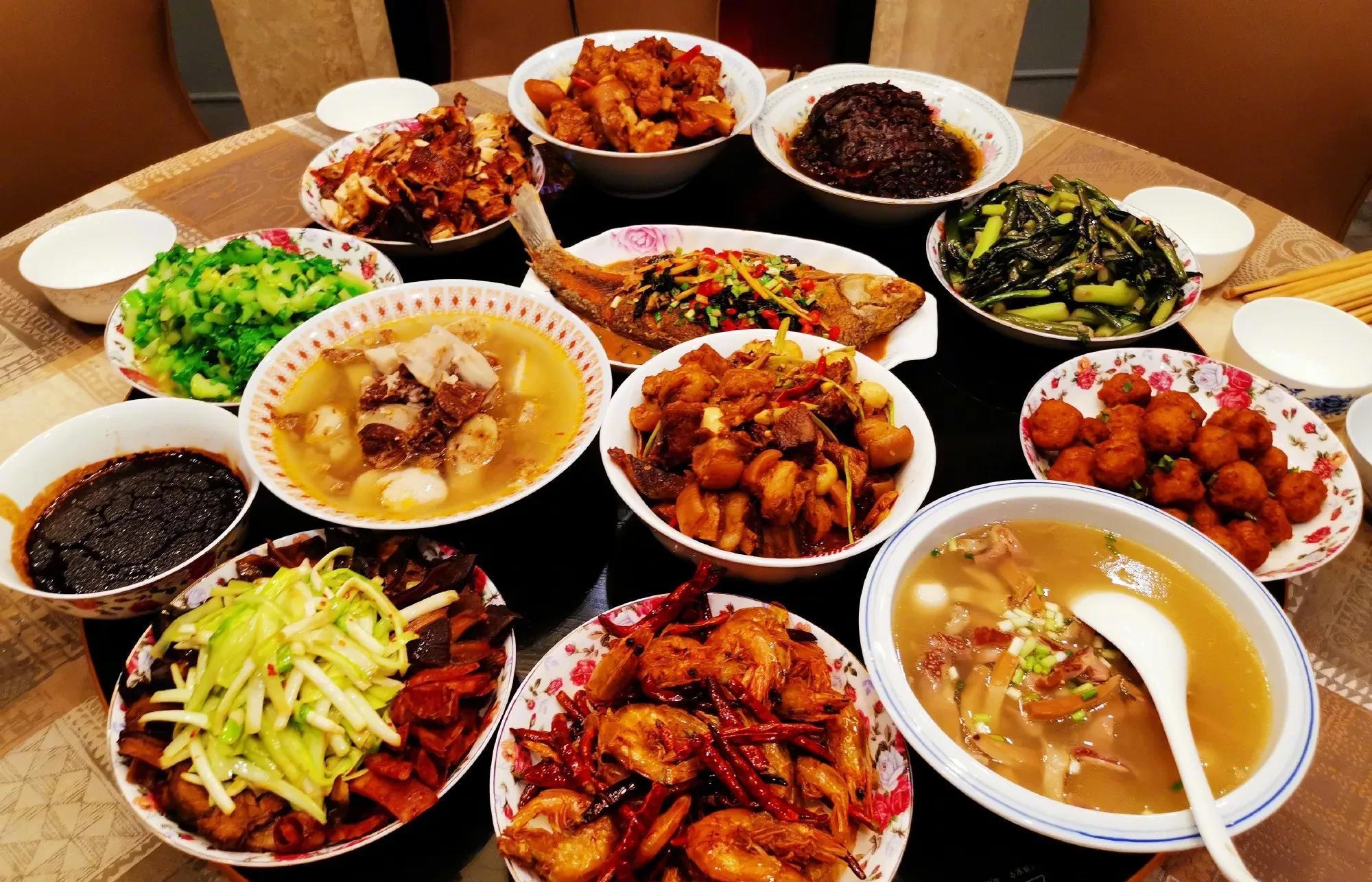 明星年夜饭,张艺兴丰盛,张杰精致关晓彤豪华,都不及郭晶晶亮眼_肖战