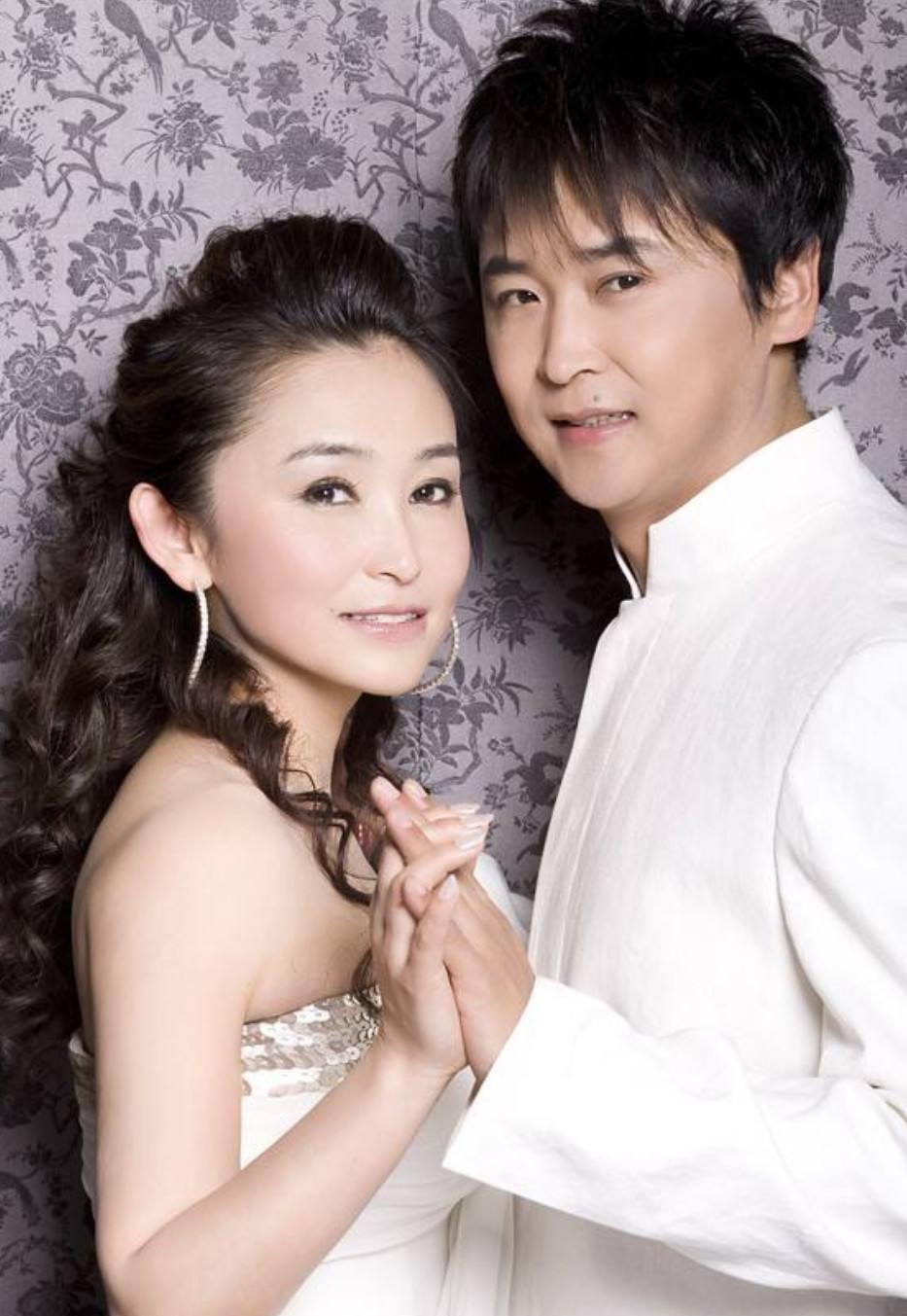 歌坛伉俪冯晓泉与曾格格:"421家庭"的幸福与烦恼_父亲_父母_音乐