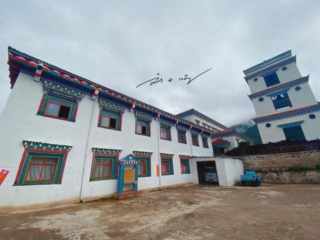 我国西藏独一无二的天主教堂，地理位置隐蔽，很多游客没去过