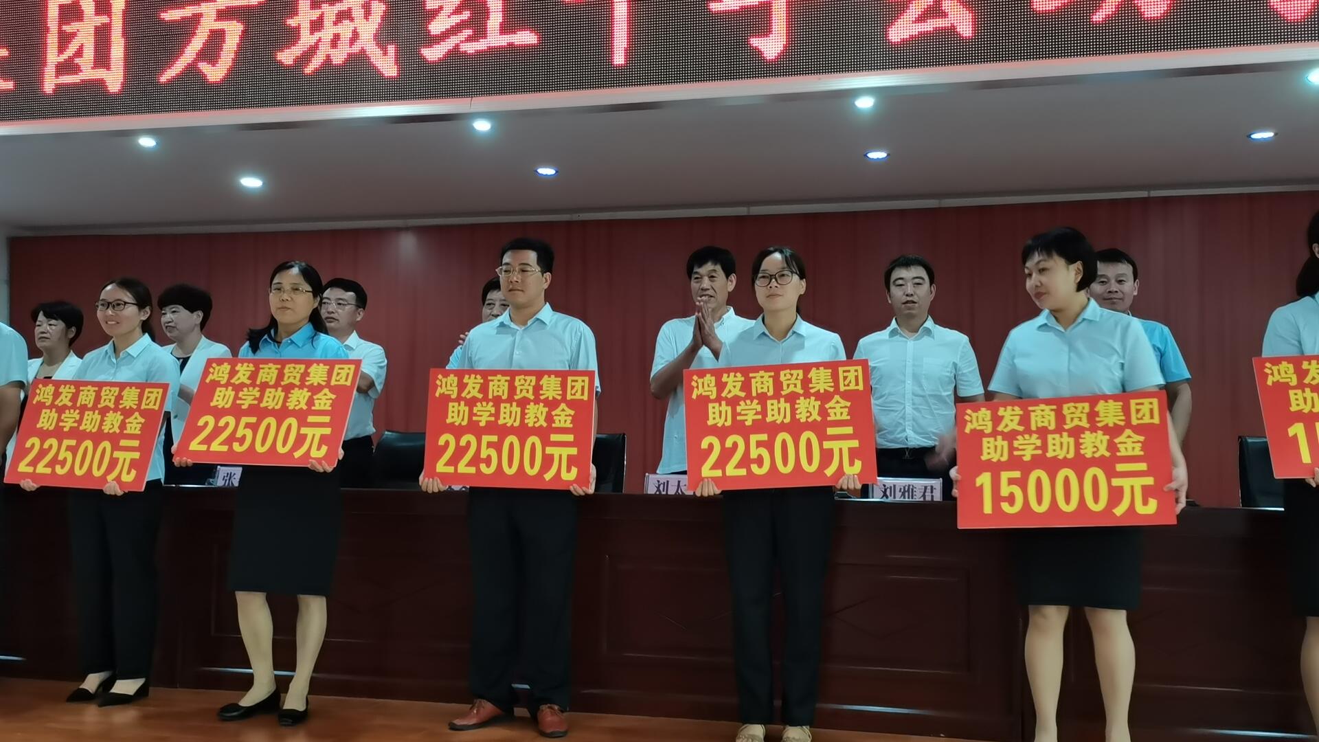 方城县一高校长王庆功说,希望收到奖励的教师能够不忘初心,牢记使命