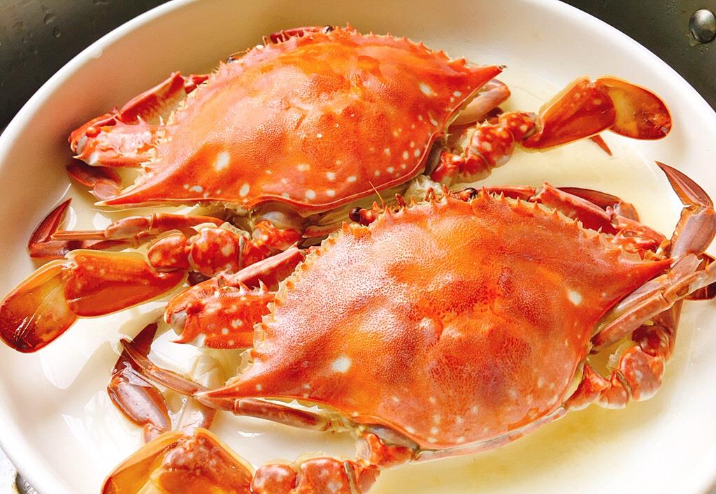 肥美的梭子蟹瑟瑟发抖"出海"啦,鲜活肉肥,来看看怎么烧才好吃_螃蟹