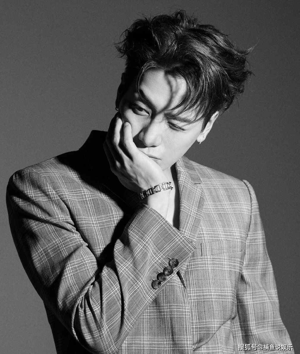 被王嘉尔帅到了!