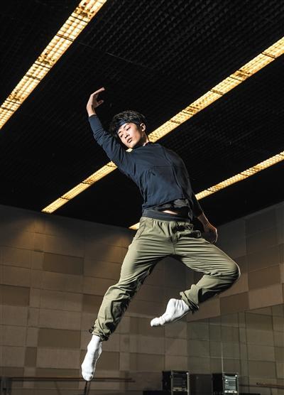 只要能跳舞就行,就是这么佛系,经过短暂的思考,黎星决定留在军艺