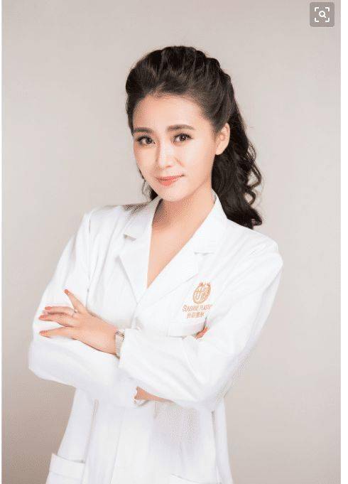 小时候因太美迷倒释小龙,长大后嫁黑人生子,今颜值一言难尽_叶彤_网友