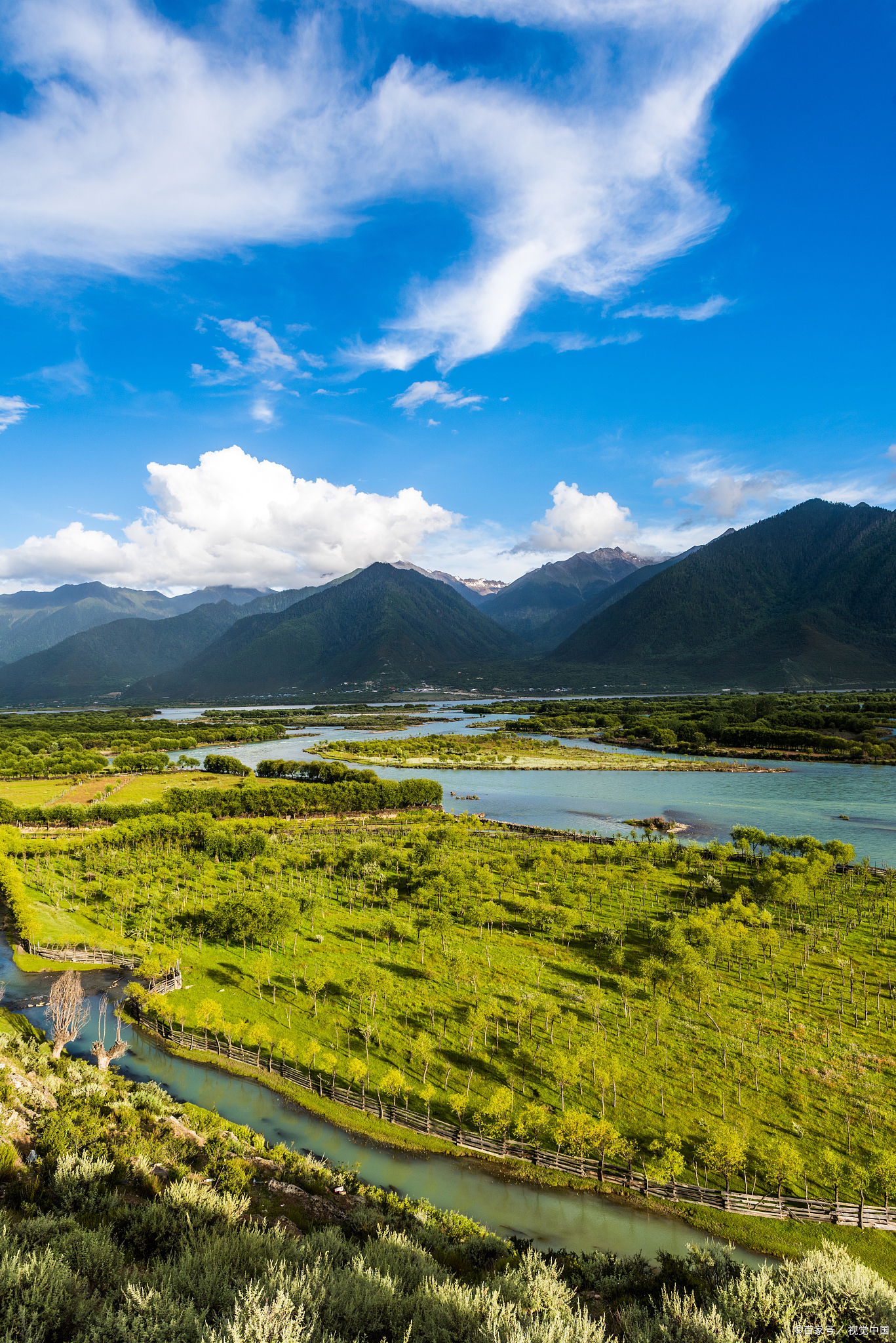 出门自驾旅游，尊享这份旅行攻略服务吧，前往西藏的途中享受风景