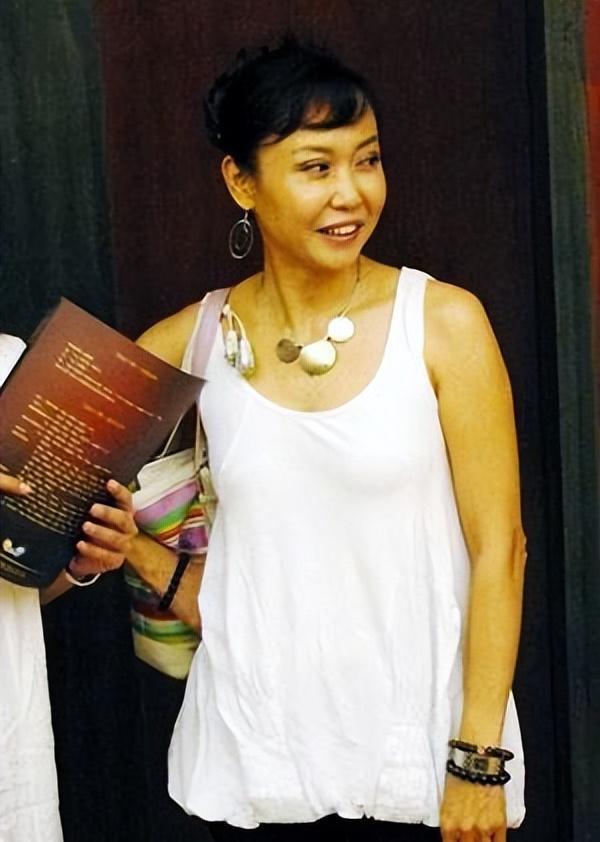 濮存昕老婆万平:陪老公服侍婆婆,不怨不嫁,女儿嫁嫁嫁妆_因为_时候